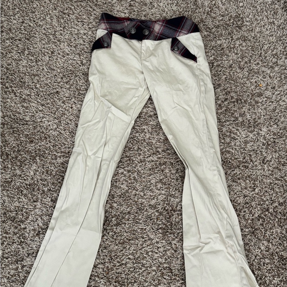 Stylish Khaki Pants with Plaid Accents
